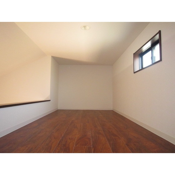 ローランド 内観