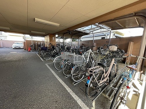 ライオンズマンション川口芝公園2階 自転車置き場　※2025年12月撮影時