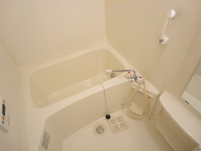 ガーデンヒルズNAKAYAMA壱番館106号室 バス