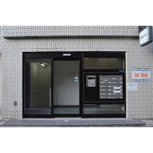 ロリーファイブ201号室 エントランス