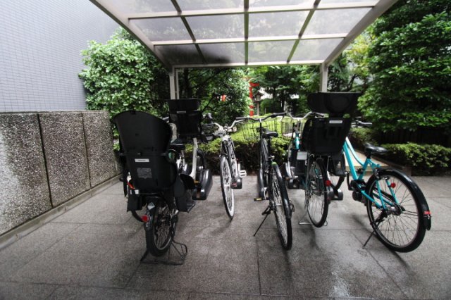テラス日新1306号室 駐輪場　※参考写真