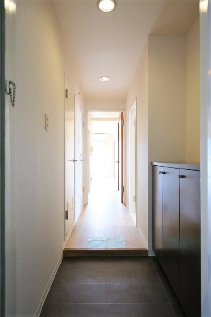 成加パラシオン4階 玄関