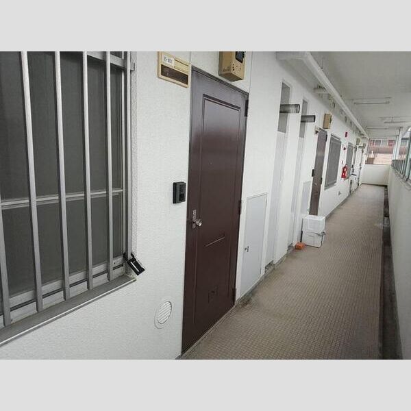 長瀬第二マンション エントランス