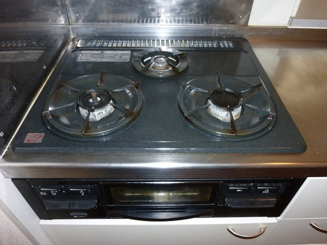 レオパレスアイ108号室 ３口コンロ