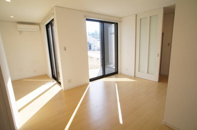 南生実町貸戸建２号棟 リビング