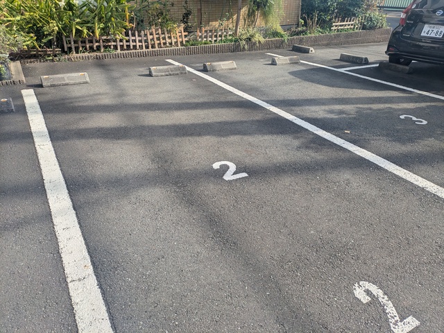 ホワイトヘイヴン0301号室 駐車場