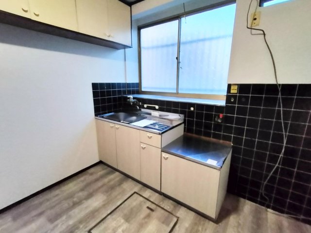 東村山戸建 ダイニングキッチン。流し台、クロス、CF新品。床下収納もあり