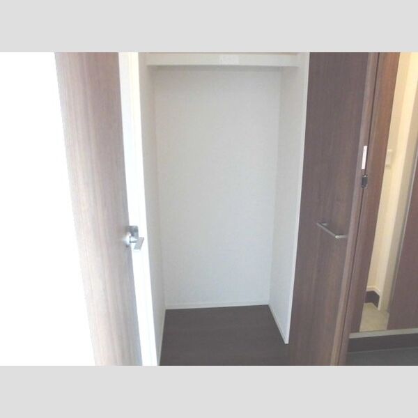 セリシール 玄関横　物入