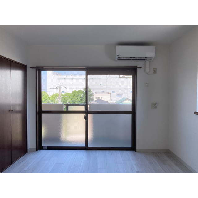 プリムローズ 洋室・バルコニー側