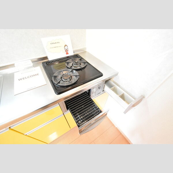 ファミール多摩平206号室 システムキッチン(2口ガスコンロ+グリル付)