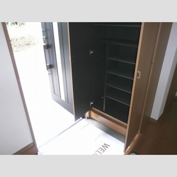 アルファタウン西田原　B102号室 玄関(シューズボックス)