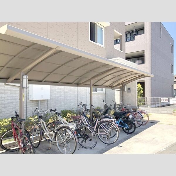 サニークロスZ 駐輪場