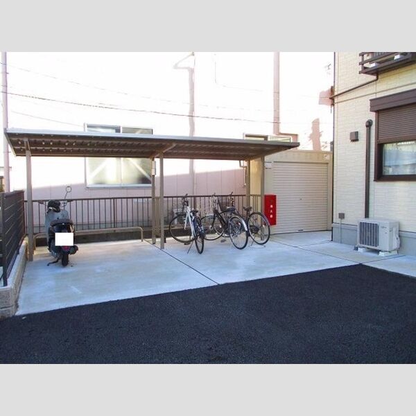 クレッシェンド205号室 駐輪場