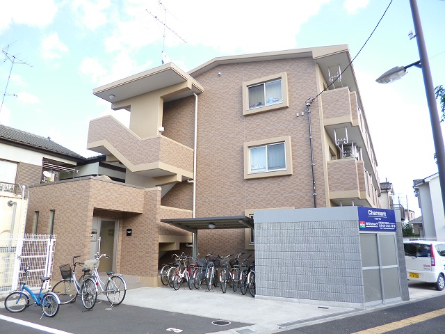 Ｃｈａｒｍａｎｔ3階 外観