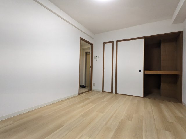 ワイケービー桜台104号室 リビング