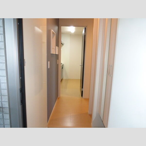 ブラウフォーゲル　A301号室 玄関