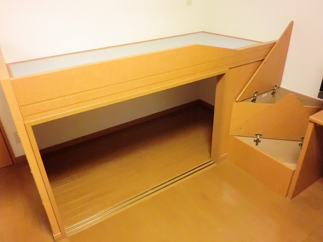 レオパレスＭ＆Ｋ ベット下収納付き♪