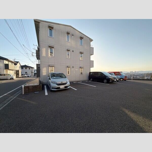 Y’sガーデン 駐車場