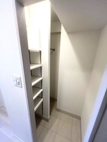 びゅうリエット横浜東神奈川1012号室 シューズクローク　※現況優先