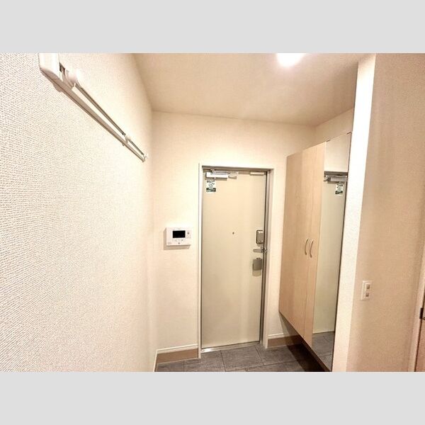 グランテージ海神E101号室 玄関