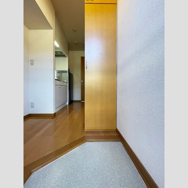 クレセントひばり 玄関