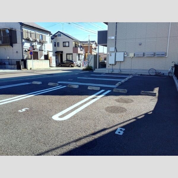 プリュネル 駐車場