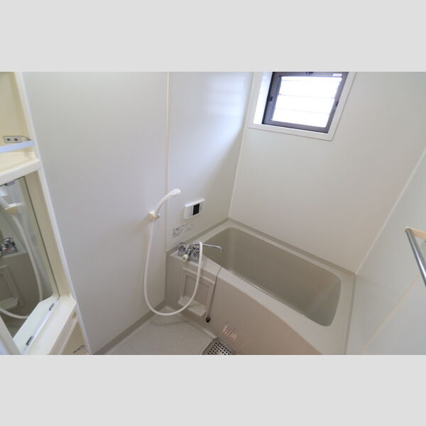 グリーンハイツ 窓付きバスルーム