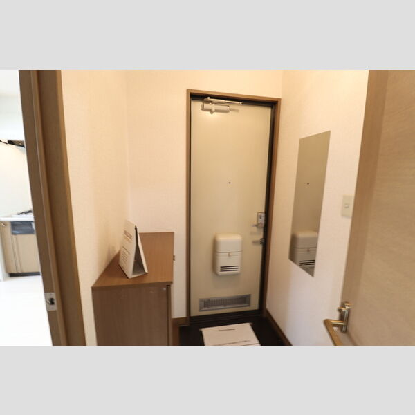 ハイツ・サンピーチ　B 玄関