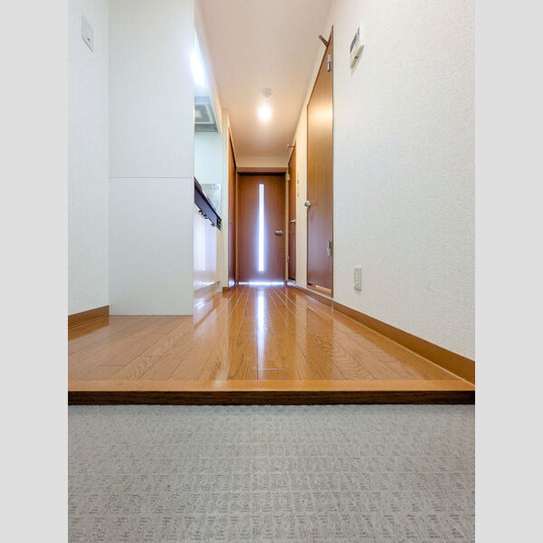 メイプルヒルズ402号室 玄関