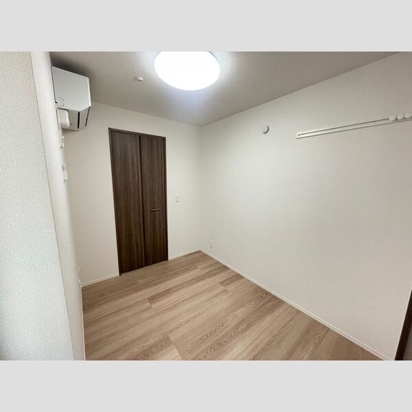 ラペーシュ湘南台203号室 洋室