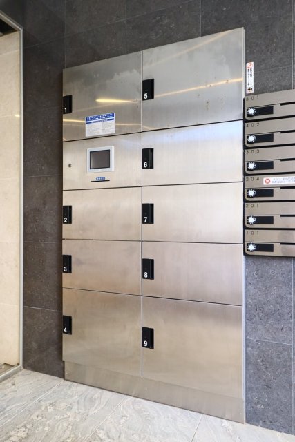 ＡＬＩＶＩＯ西落合3階 宅配ボックス