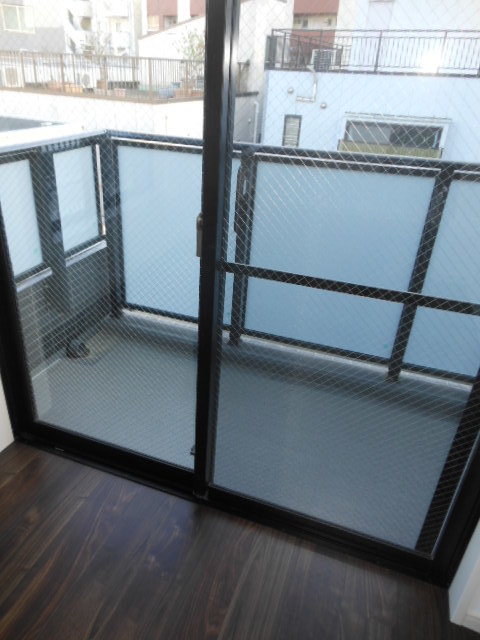 ガーラ・ヒルズ新宿 暖かな日差しのふりそそぐバルコニー