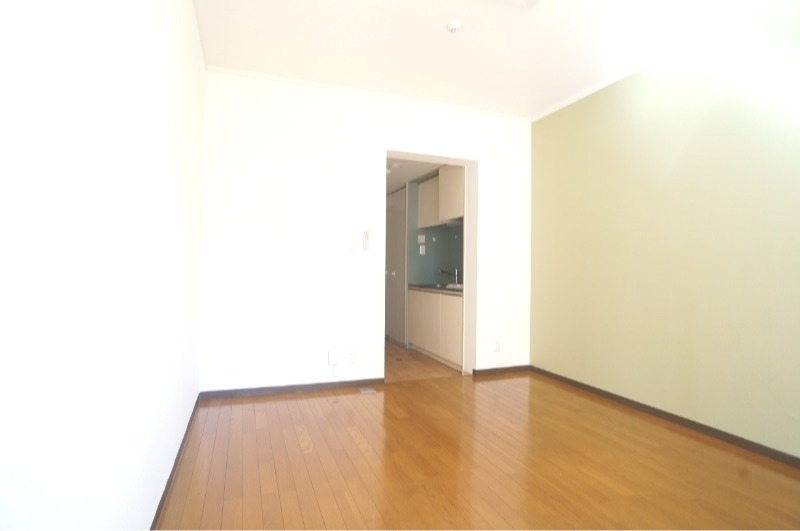 町田リバーサイドハウス4階 明るい洋室♪