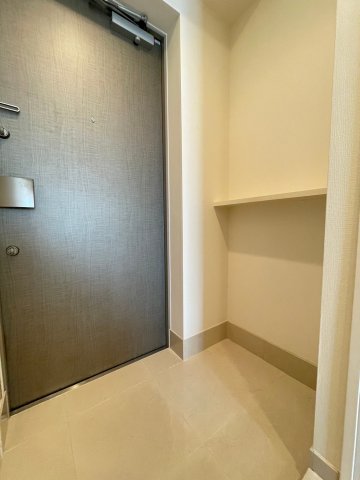 ブレシア多摩川レジデンス102号室 玄関