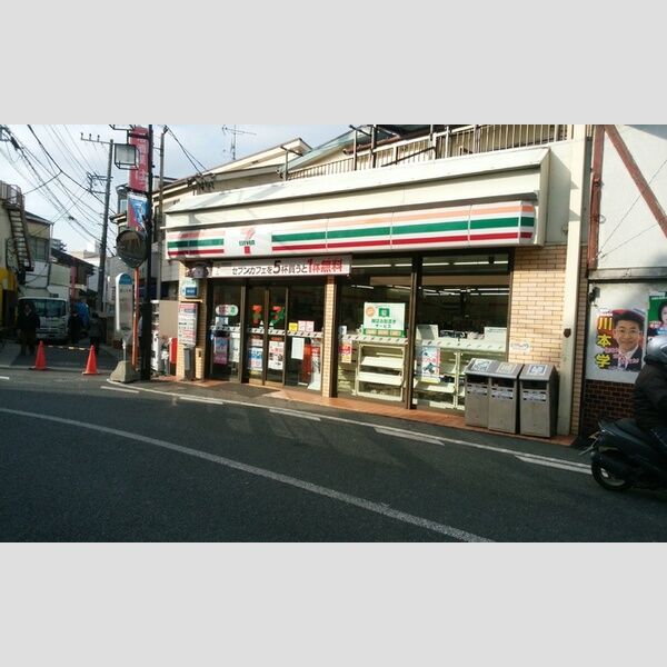 ノワール・エ・ブラン セブンイレブン　徒歩2分