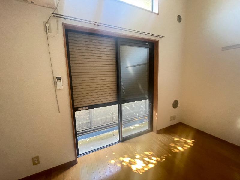 tant　mieux1階 シャッター