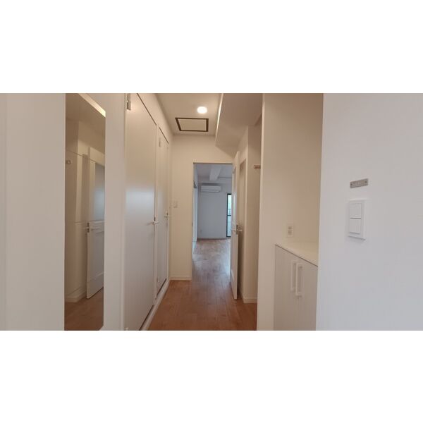 メゾンY・M・D901号室 玄関