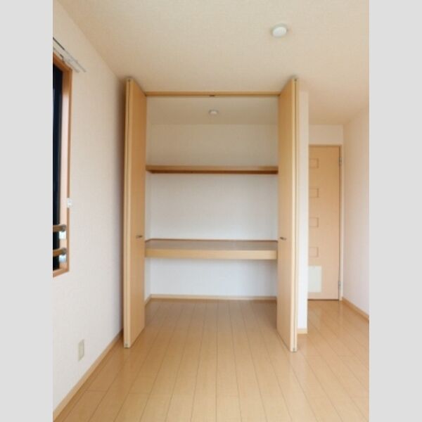 アルファタウン天王台E301号室 洋室6.5帖　収納