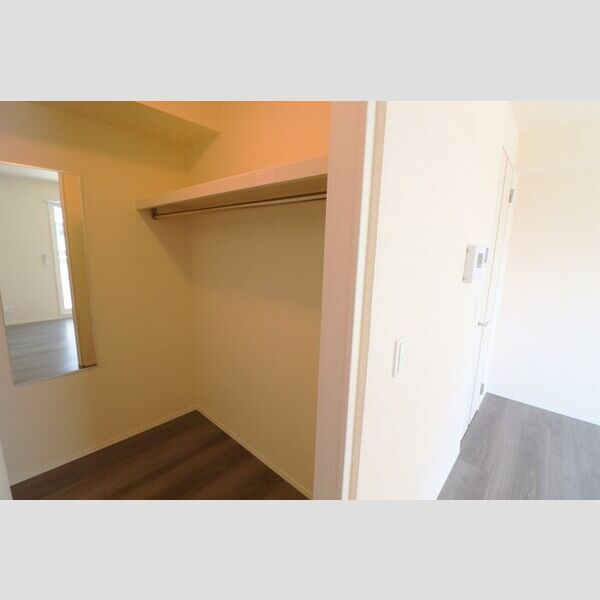 アイウェル湘南台303号室 ウォークインクローゼット