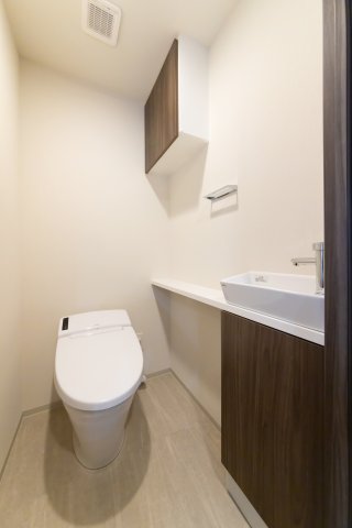 プラウドフラット西日暮里303号室 トイレ