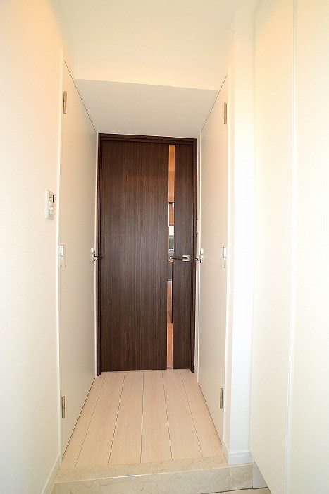 グランドコンシェルジュ三宿アジールコート1階 玄関