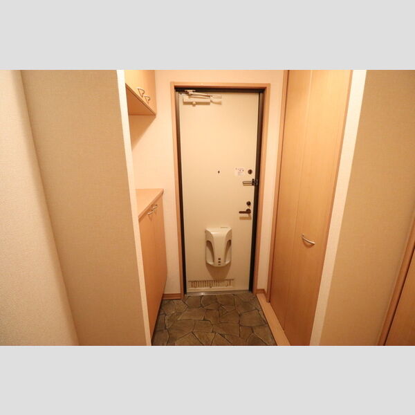 コモド　B棟202号室 玄関