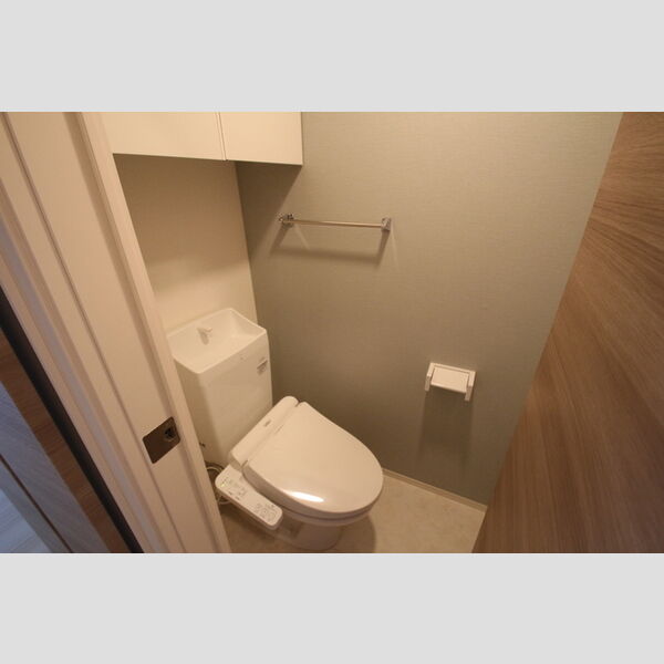 アヴァンス東日暮里102号室 トイレ