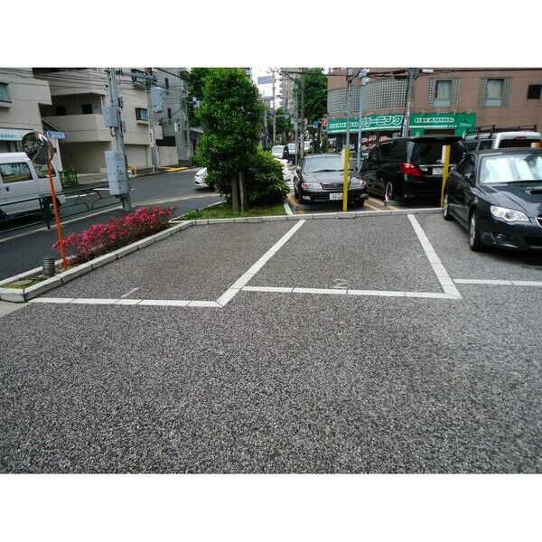 セルクル落合703号室 駐車場