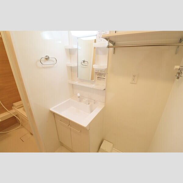 クレール藤沢Ⅲ105号室 洗面化粧台・室内洗濯機置き場