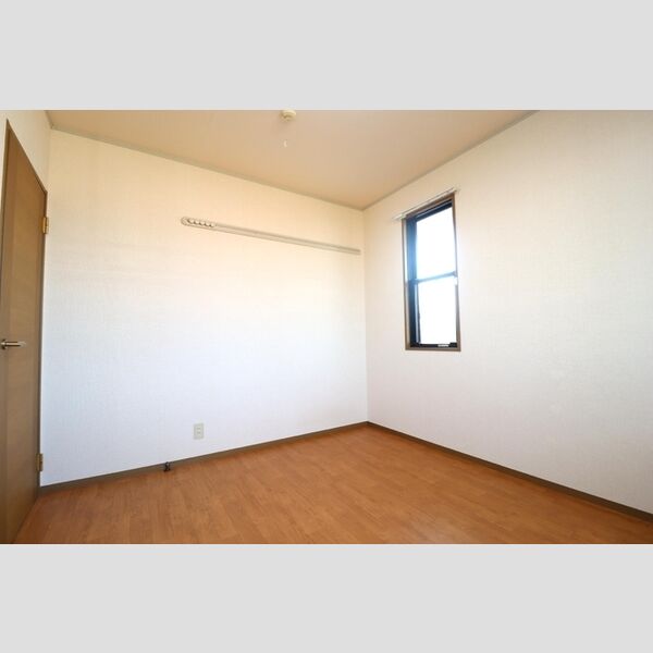 モービルガーデン山田　壱番館203号室 洋室