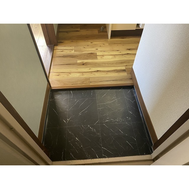 イリス三田0304号室 玄関