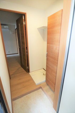 ブリーゼ磯子203号室 玄関