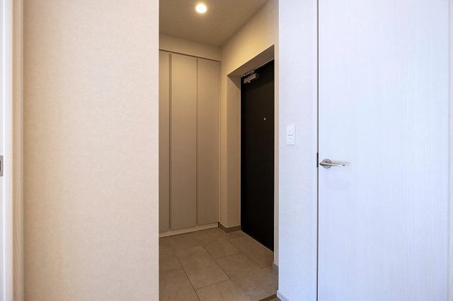 Lighthouse西新宿4階 玄関