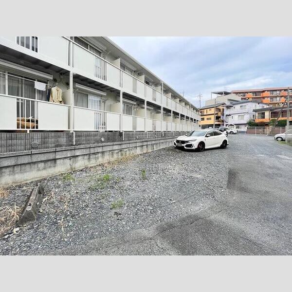 ドミトリー中浦和 駐車場